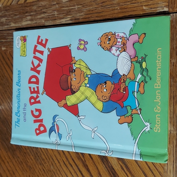 The Berenstain Bears And The Big Red Kite - Picture 1 of 14
